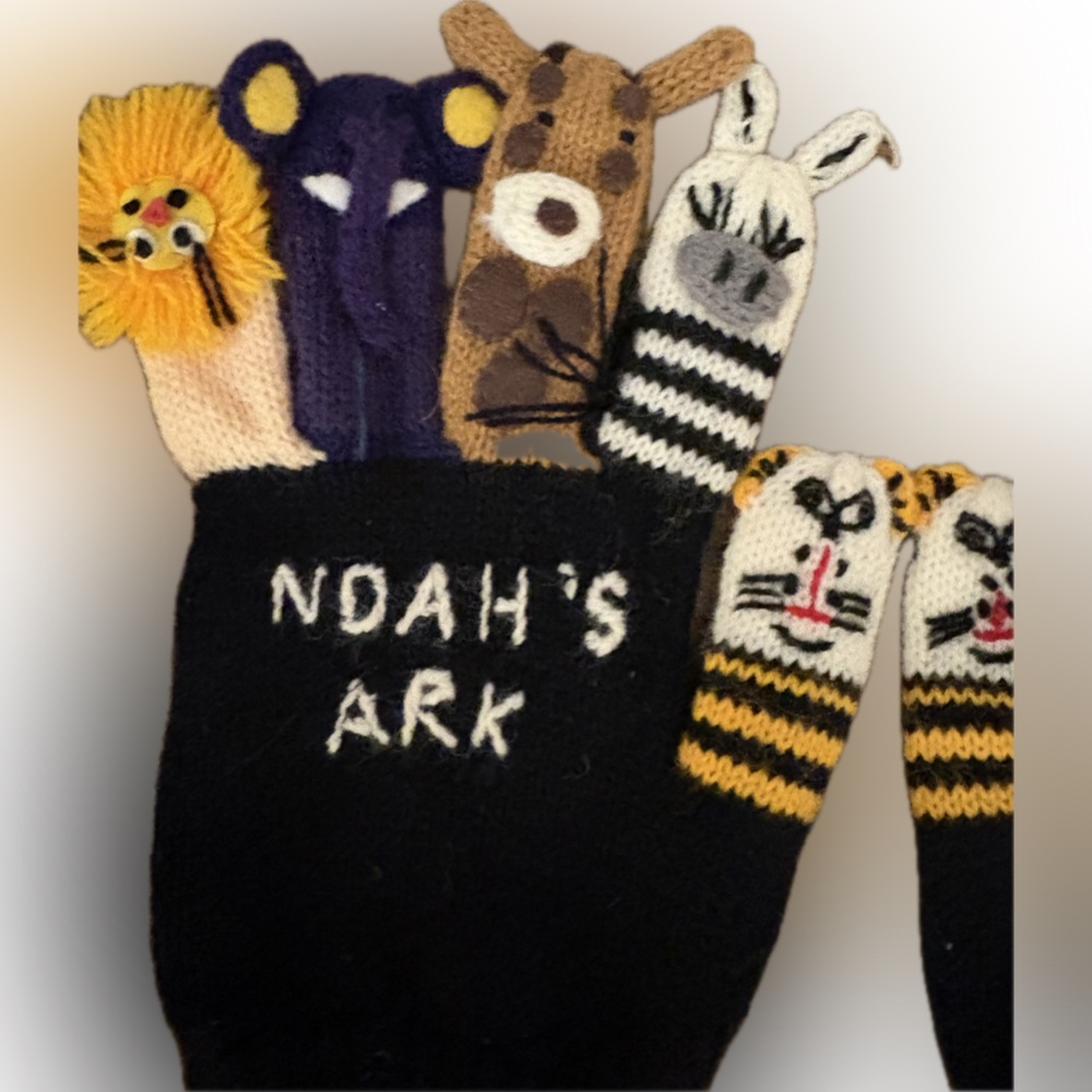 Kids Noah’s Arc winter gloves with animals on each finger - Picture 2 of 6